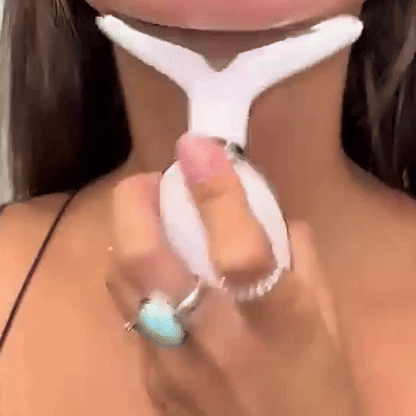 femme appareil massage cou visage